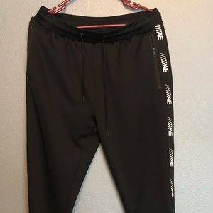 Men’s American Eagle Joggers Medium